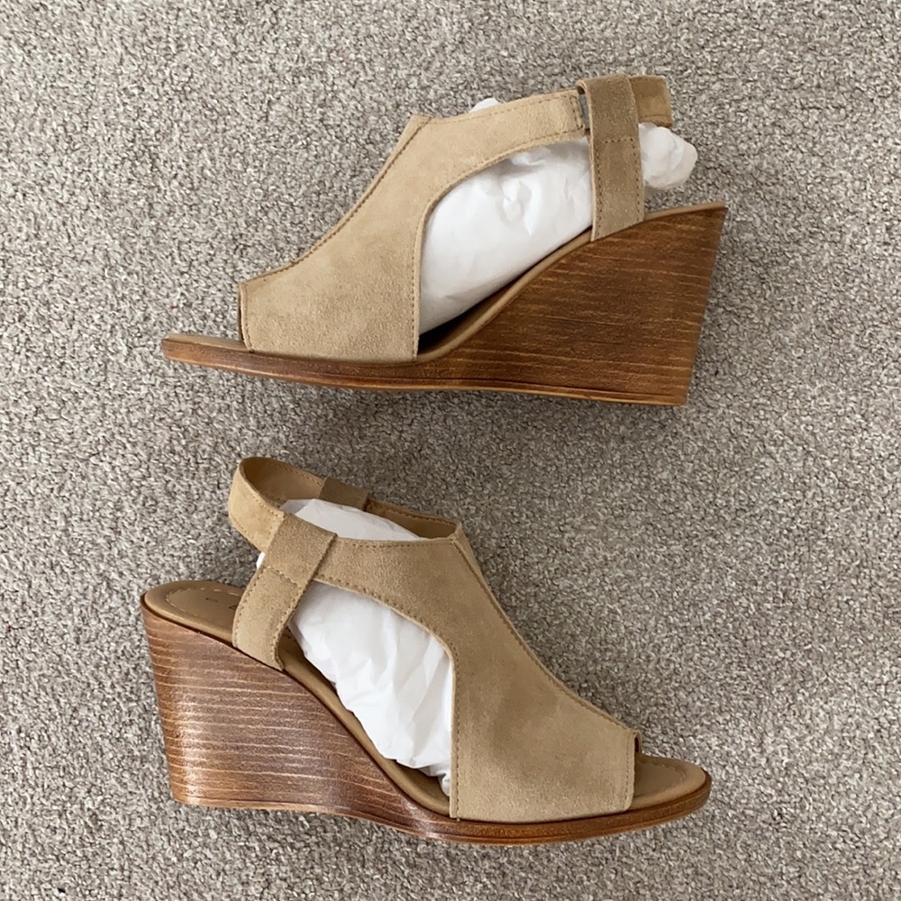 NWT Barbara Barbieri genuine leather light tan wedge heels